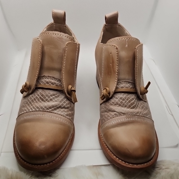 Freebird Womens Shoes FB-Mabel 8 Leather Taupe Oxfords - Picture 12 of 16